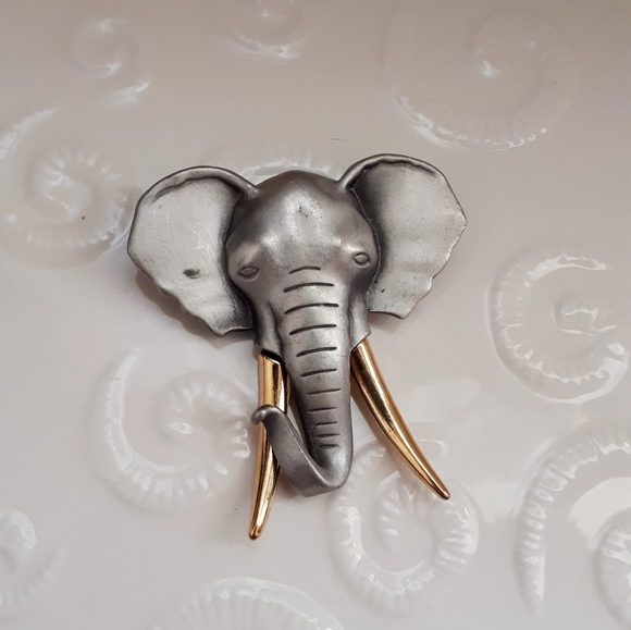 Vintage unsigned J.J Jonette Jewelry brooch - Picture 5 of 7